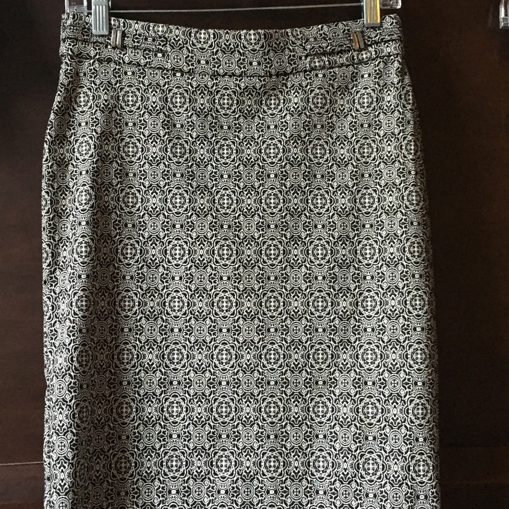 Roz & Ali sexy pencil skirt.